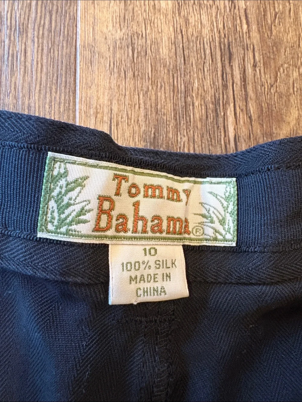 Tommy Bahama Black High Waist Women’s Shorts Size 10